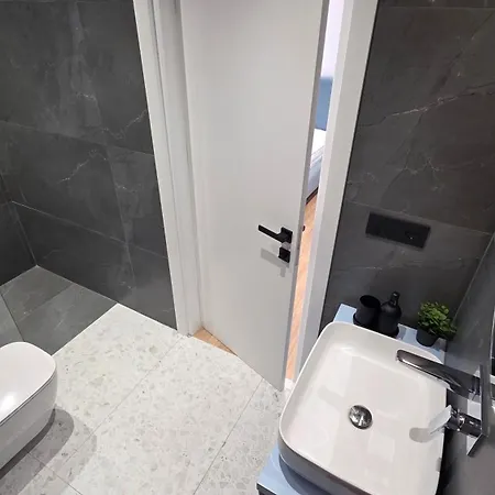 Center M 101 * Sarandë