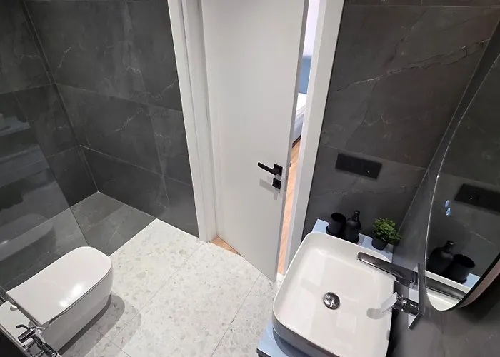 Center M 101 * Sarandë