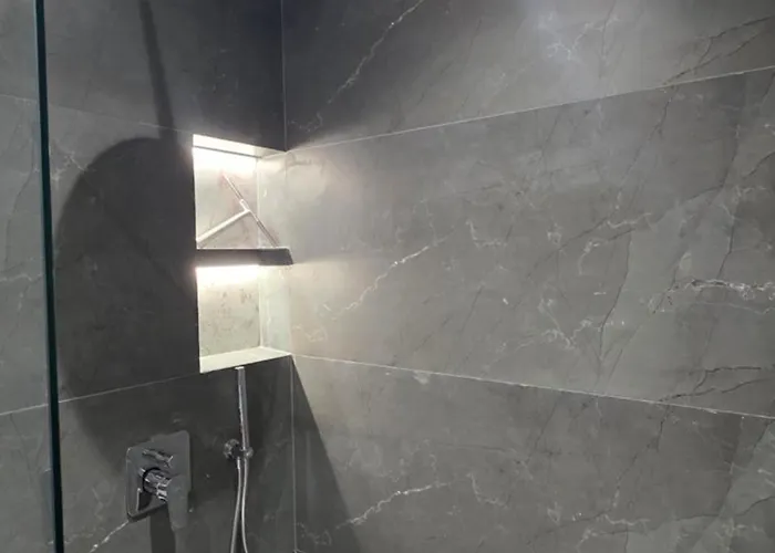 Center M 101 * Sarandë